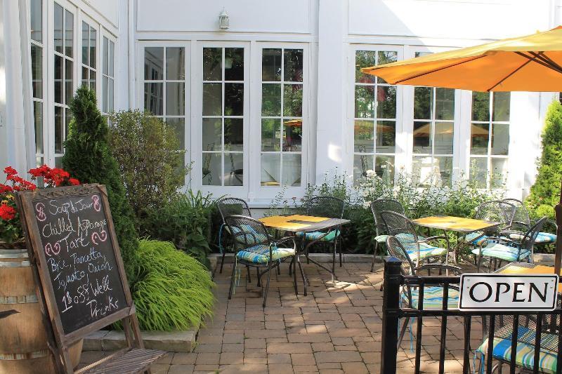 The Charles Hotel Niagara-on-the-Lake Esterno foto